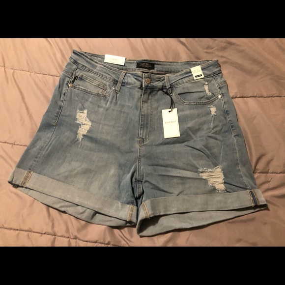 Judy Blue Pants - Judy Blue Jean Shorts Distressed Light Wash 3X NWT